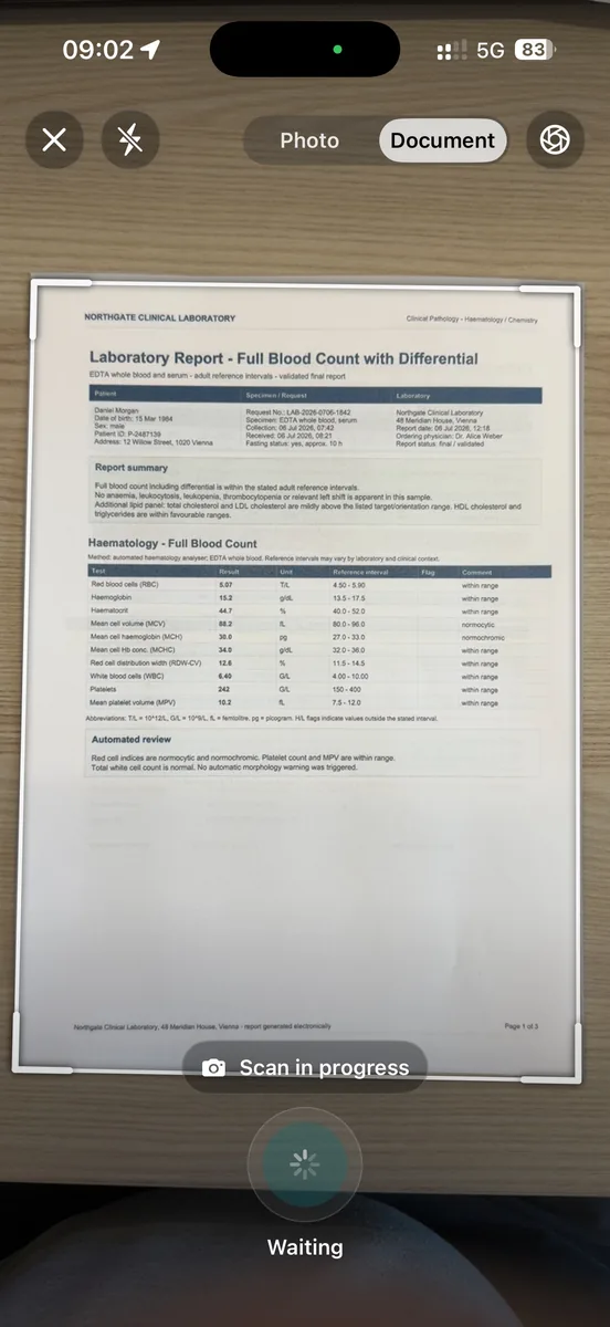 Un document papier est numérisé dans ExplainThisDoc à l'aide de l'iPhone et automatiquement capturé.